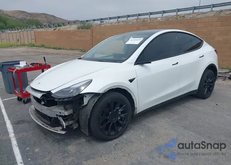 2023 Tesla Model Y Awd/Long Range Dual Motor All-Wheel Drive from USA, damaged, VIN 7SAYGAEE4PF752629